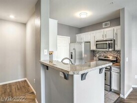 7119 S Durango Dr in Las Vegas, NV - Building Photo