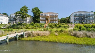 8632 Sound Dr in Emerald Isle, NC - Building Photo - Building Photo