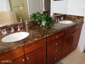 2450 W Foster Ave-Unit -Apt IG*TWO in Chicago, IL - Building Photo - Building Photo