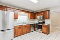 8461 SW 201st St in Cutler Bay, FL - Foto de edificio - Building Photo