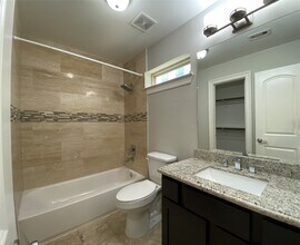 5226 Kiam St in Houston, TX - Building Photo - Building Photo