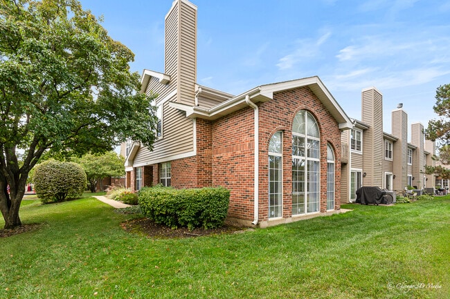 522 W Happfield Dr in Arlington Heights, IL - Building Photo - Building Photo