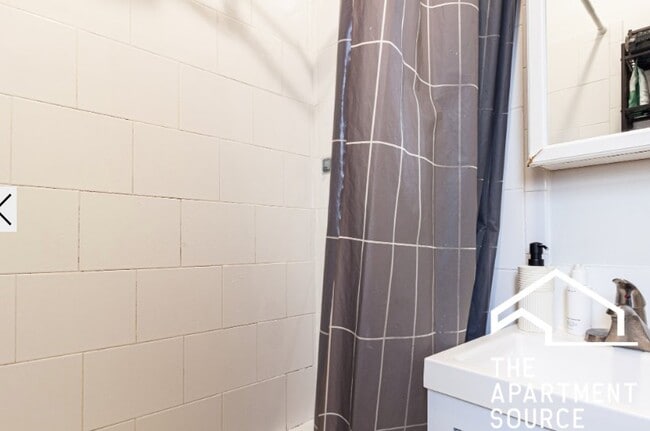 908 W Belle Plaine Ave, Unit 3 in Chicago, IL - Foto de edificio - Building Photo