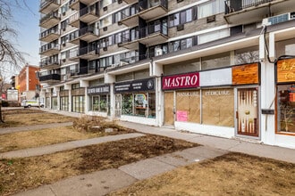 Le St-Regis in Montréal, QC - Building Photo - Building Photo