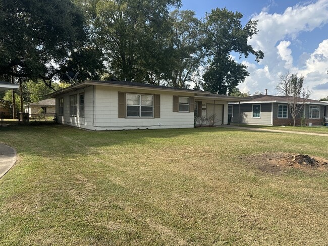 5625 Shivers Dr in Beaumont, TX - Building Photo - Building Photo