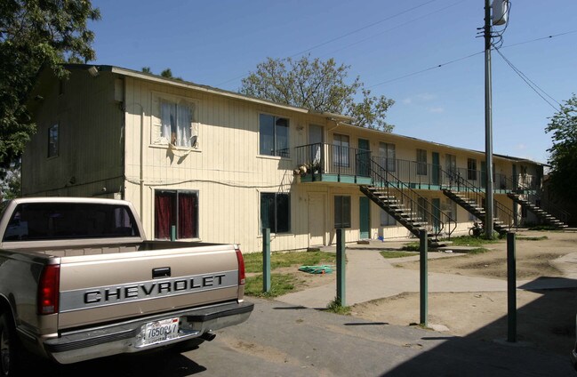 425 S Maple Ave in Fresno, CA - Foto de edificio - Building Photo