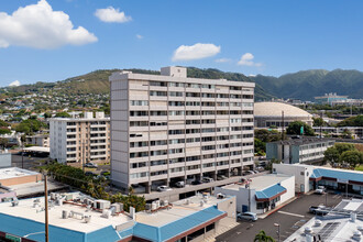 University Villa in Honolulu, HI - Building Photo - Building Photo