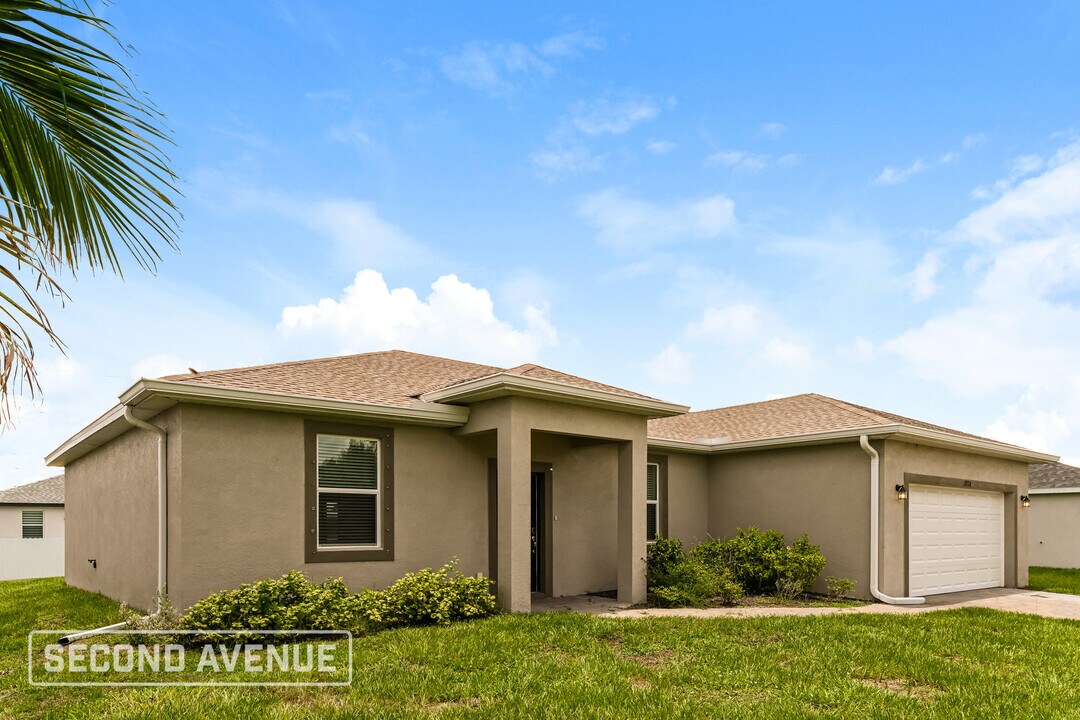 2728 NE 6th Pl in Cape Coral, FL - Building Photo