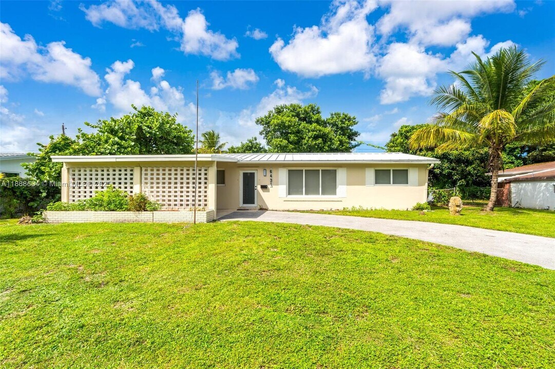 6431 Roosevelt St in Hollywood, FL - Building Photo