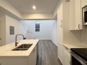 16 West Avenue S in Hamilton, ON - Building Photo - Building Photo