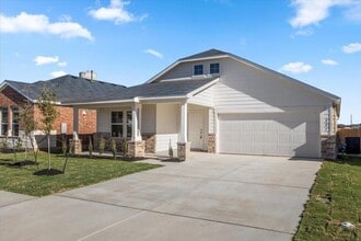 221 Rodney Boat Rd in Kyle, TX - Foto de edificio - Building Photo