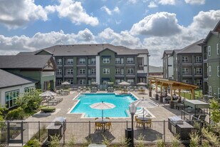 Saxon Pond Flats in Spring, TX - Building Photo