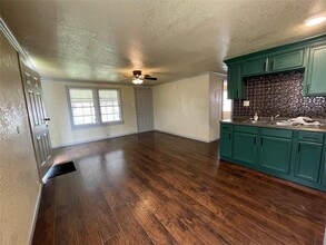 609 N Avenue D in Freeport, TX - Building Photo - Building Photo