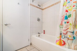 190 Bd René-Lévesque E in Montréal, QC - Building Photo - Building Photo