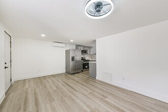 4605 Norhill Blvd in Houston, TX - Building Photo - Building Photo