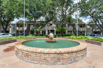 Kingswood Village Apartments in Houston, TX - Building Photo - Building Photo