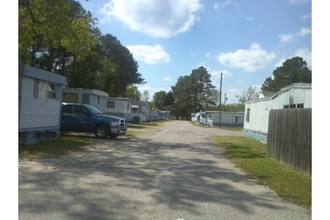 Cavalier Mobile Home Park in Chesapeake, VA - Building Photo - Other