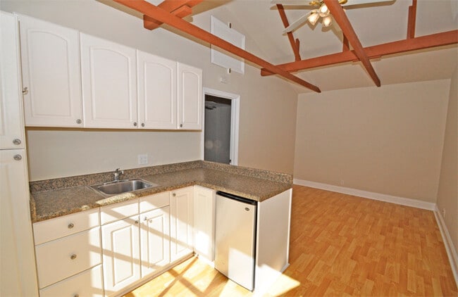 421 Jacaranda Pl in Fullerton, CA - Building Photo - Building Photo