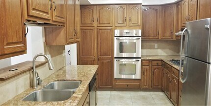 4915 Densmore Ave in Encino, CA - Building Photo - Building Photo