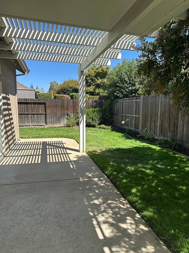 2980 Hazelwood Way in Lodi, CA - Foto de edificio - Building Photo