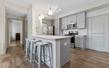 Midtown Urban in Arlington, TX - Foto de edificio - Building Photo