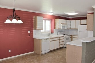 347 Stone Hill Dr in Brenham, TX - Building Photo - Building Photo