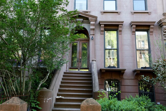 3 Dwelling/converted to SFR in Brooklyn, NY - Foto de edificio - Building Photo