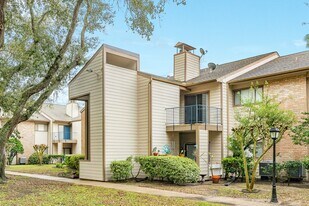 7128 N Holiday Dr in Galveston, TX - Building Photo