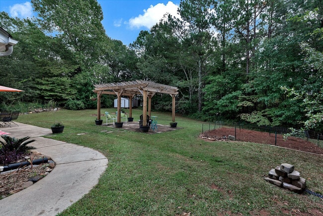 property at 405 Whispering Ln
