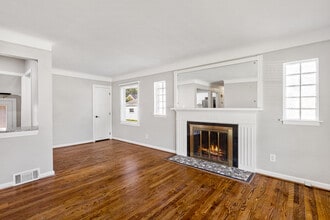 2087 Allard Ave in Grosse Pointe Woods, MI - Building Photo - Building Photo