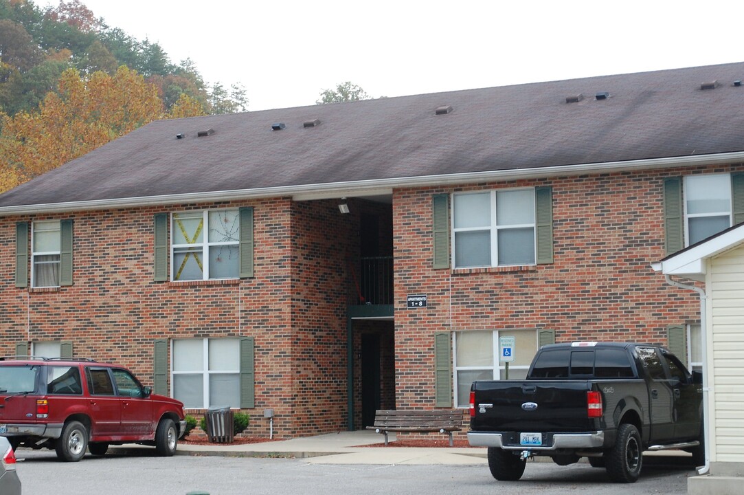 Uptown Apartments in Salyersville, KY - Building Photo