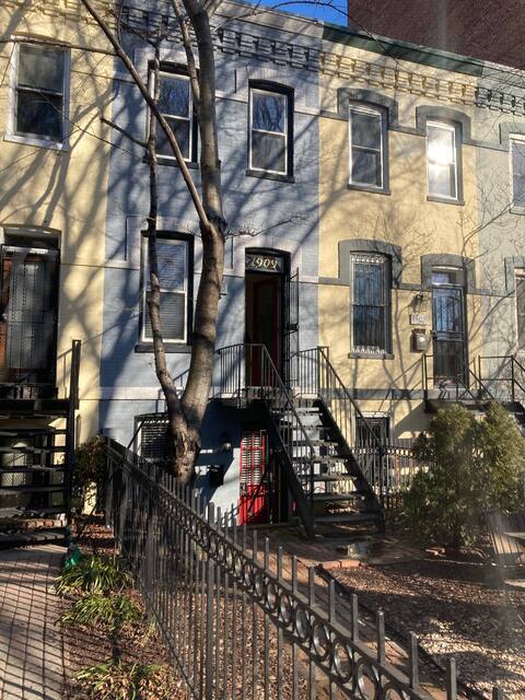 property at 1909 17th St NW