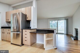 6525 Byrnes Dr in McLean, VA - Building Photo - Building Photo