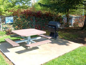 Greenbrook Apartments in Gresham, OR - Building Photo - Building Photo