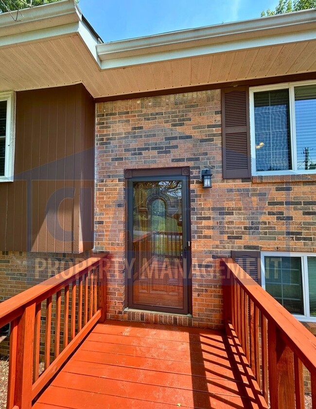 property at 2805 Midfield Cir SE