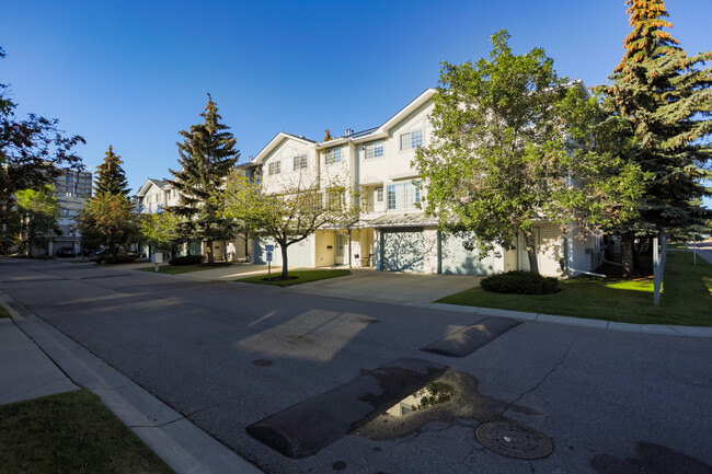 60 Kingsland SW in Calgary, AB - Building Photo - Building Photo