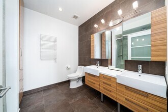 650 Montgomery St in Jersey City, NJ - Building Photo - Building Photo