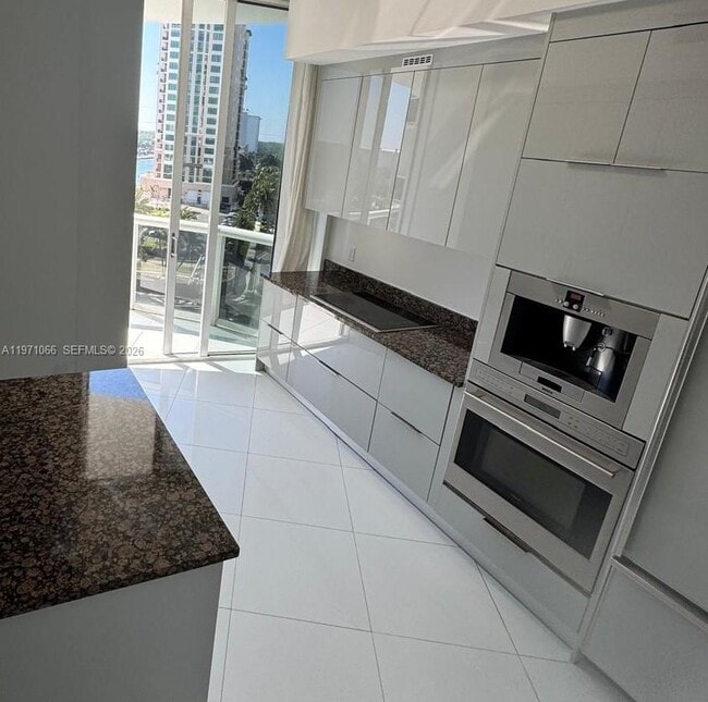 15901 Collins Ave, Unit 505 in Sunny Isles Beach, FL - Building Photo - Building Photo