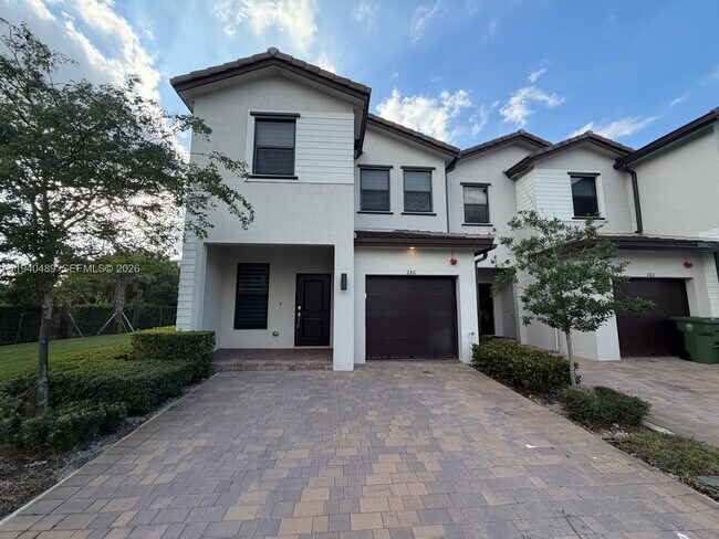 286 SW 159th Dr in Pembroke Pines, FL - Building Photo - Building Photo