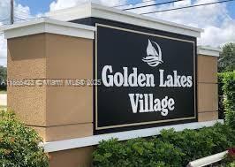 110 Lake Meryl Dr in West Palm Beach, FL - Building Photo - Building Photo