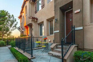 221 Parc Place Dr in Milpitas, CA - Building Photo