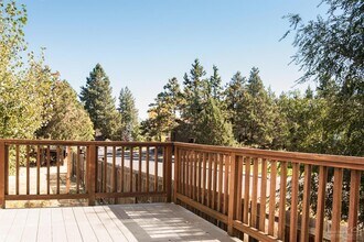 1033 Northeast Kayak Loop, Unit #2 in Bend, OR - Building Photo - Building Photo