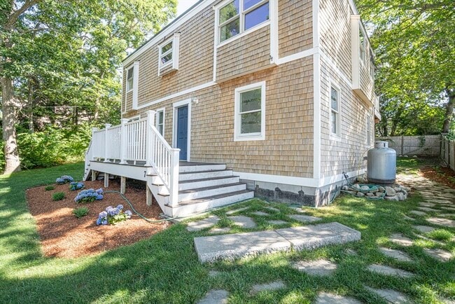 property at 7 Windsor Dr