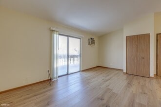 431 Berkshire Dr in Crystal Lake, IL - Building Photo - Building Photo