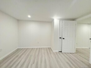 69-16 Almeda Ave in Queens, NY - Building Photo - Building Photo