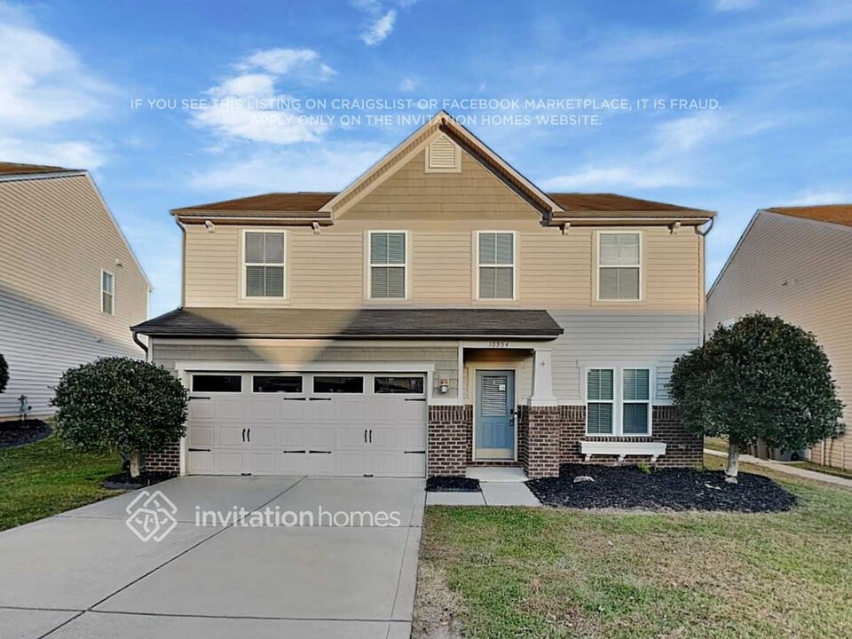 10954 Tailwater St in Davidson, NC - Foto de edificio