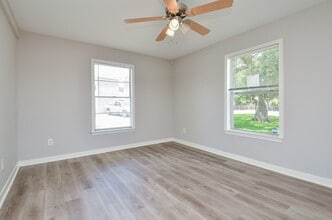 1101 W South St in Alvin, TX - Building Photo - Building Photo