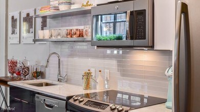 71 Border St in Boston, MA - Building Photo - Building Photo