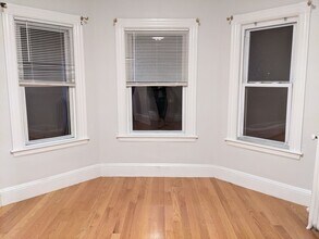 25 Moreland St, Unit 2 in Somerville, MA - Foto de edificio - Building Photo