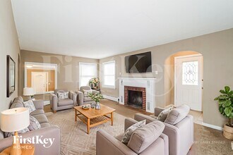 1204 Highgrove Rd in Grandview, MO - Building Photo - Building Photo